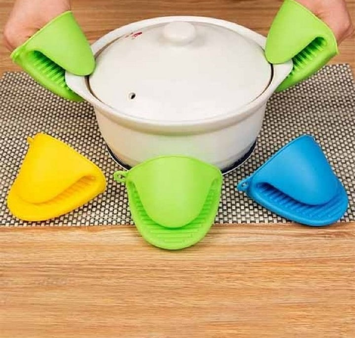2 pcs Silicon pot holder - silicon oven mitts , heat resistant gloves , kitchen accessories anti slip baking mitts , silicon hot pot holders , best Kitchen tool