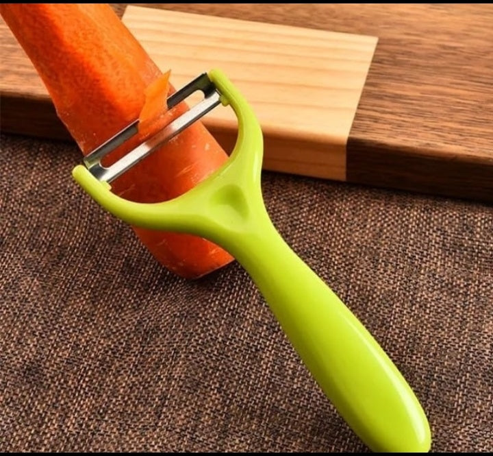 Kitchen Plastic Handle Fruit Vegetable Peeler Peeling Tool Cutter random colour